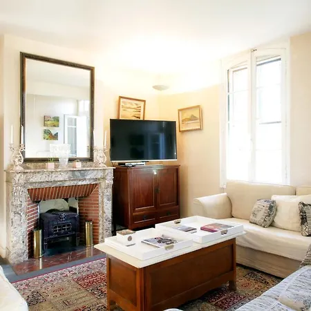 Maison De Maitre A # Jacuzzi Holiday home Bram